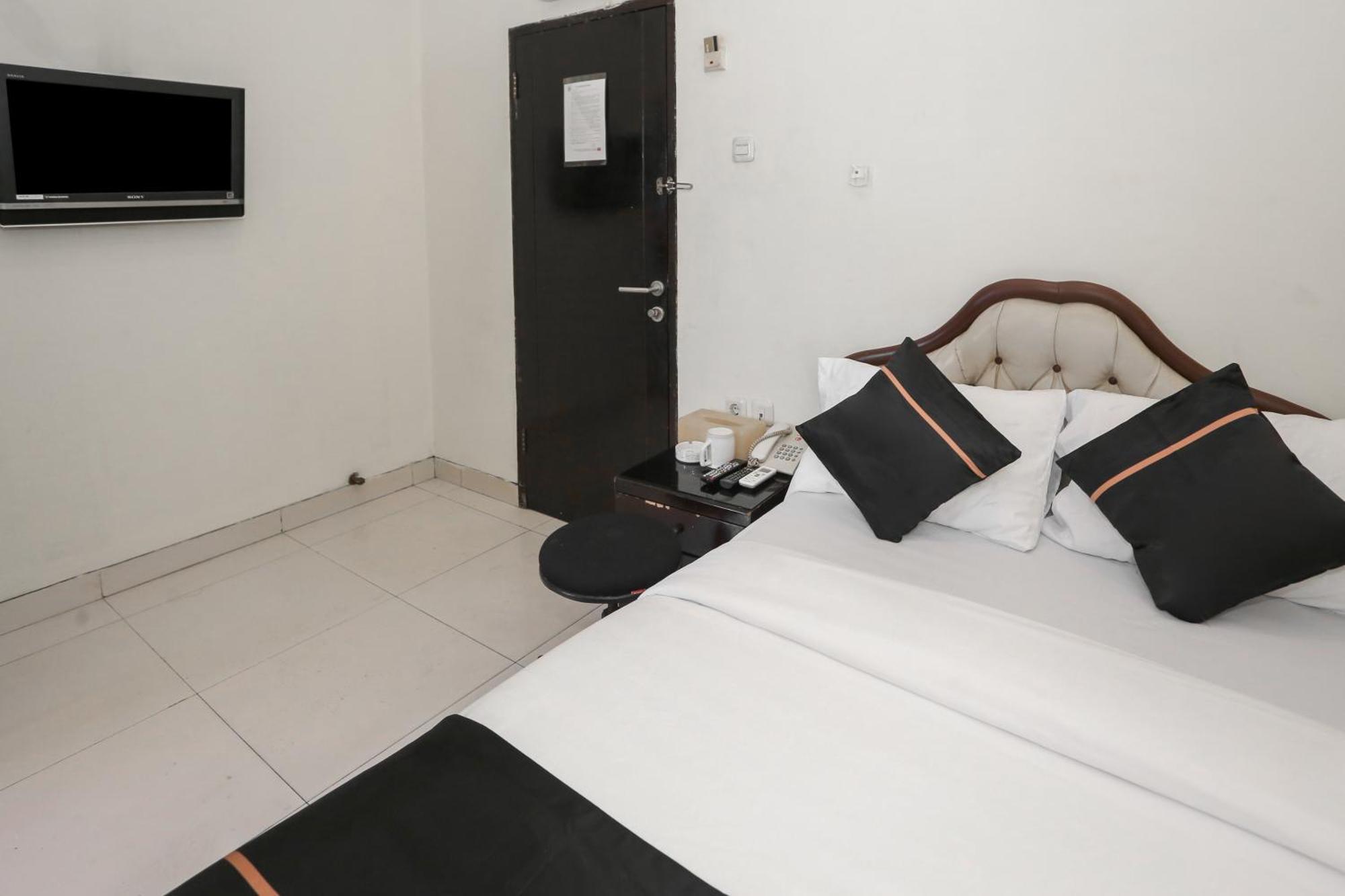 Hotel Townhouse Oak J&B Gunung Sahari Yakarta Exterior foto